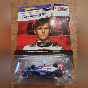 Hot Wheels - Dan Wheldon - Izod Indy Car Series - NEW